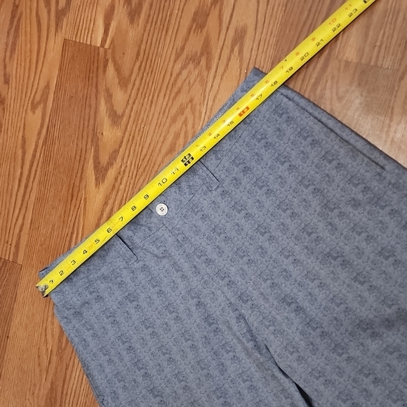 Travis Mathew shorts size 34 - Picture 3 of 9